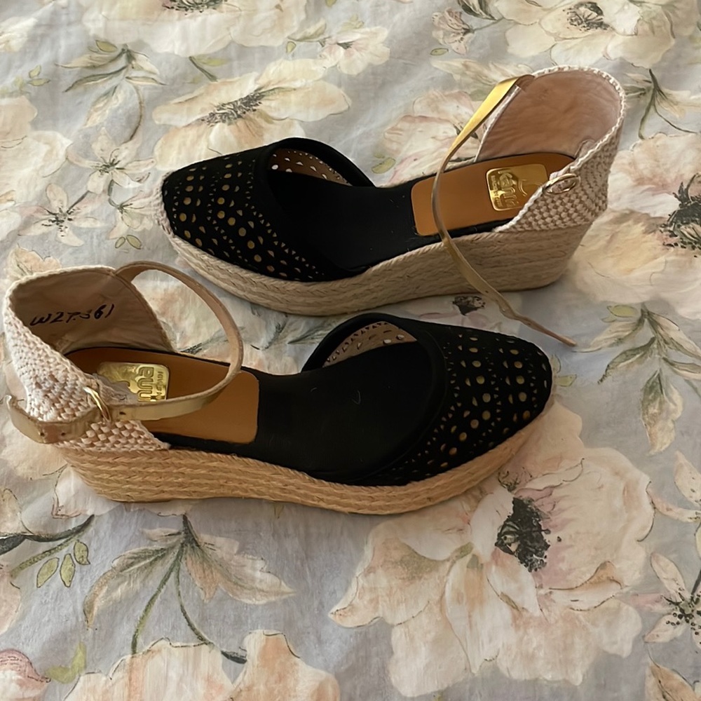 Kanna Platform Wedge - Black and Gold EU37/6.5